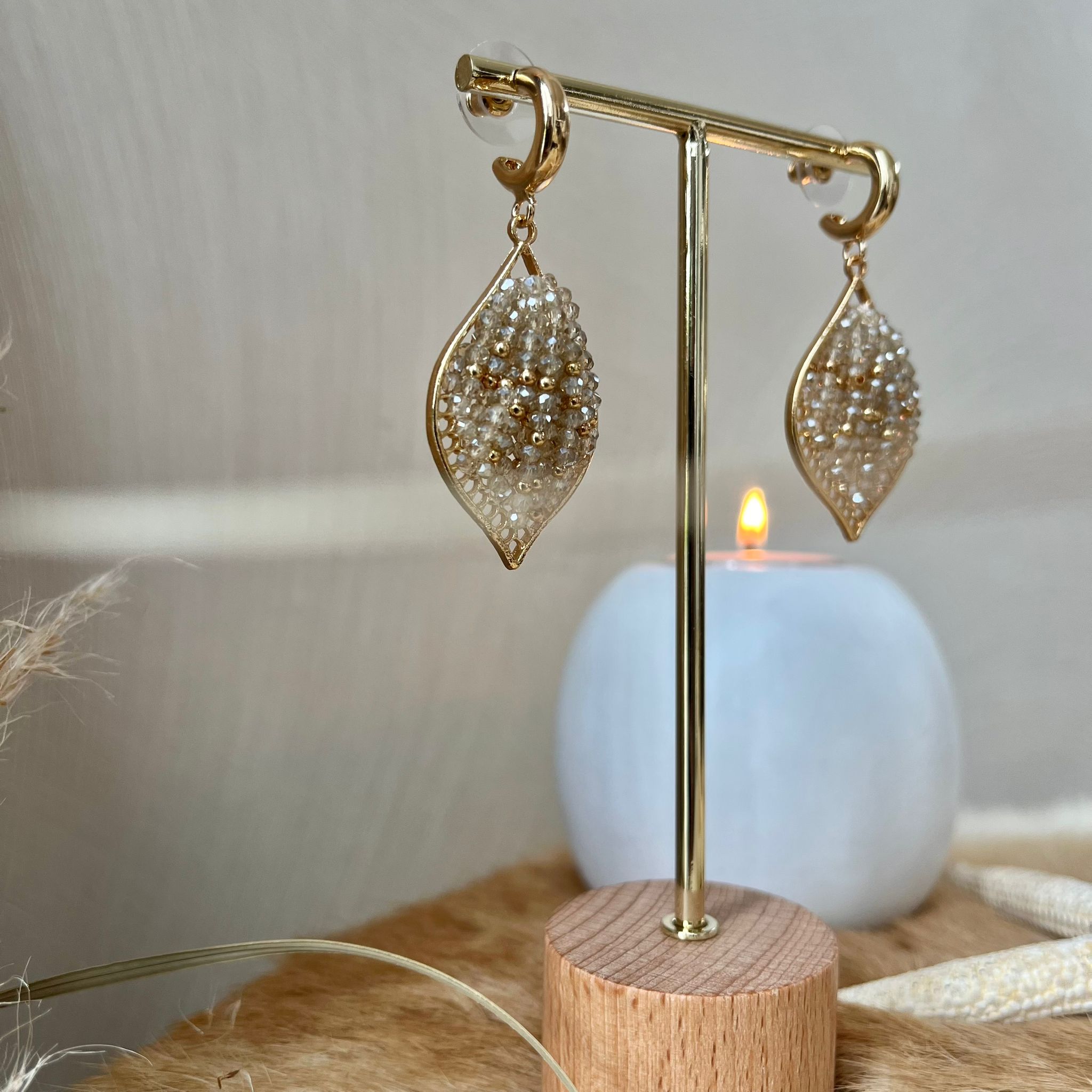 Druppel oorbellen beige