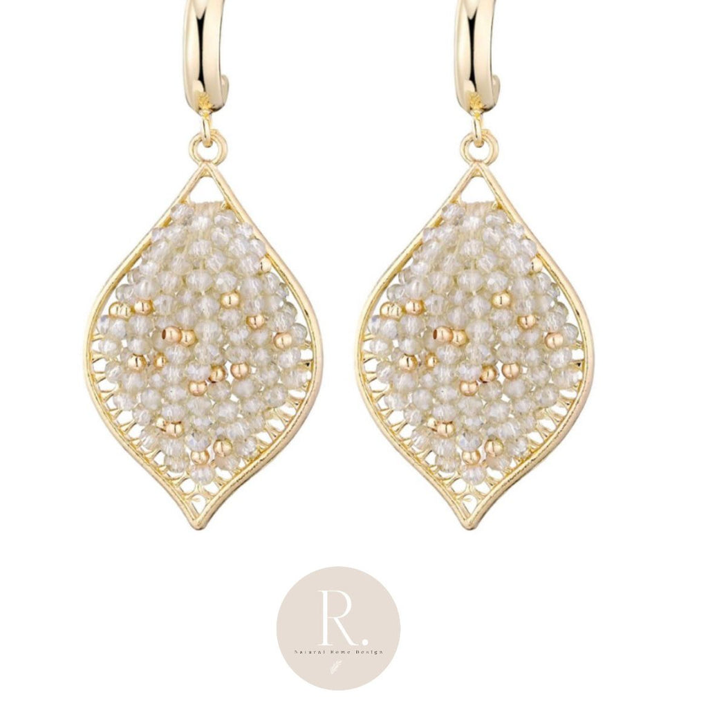 Druppel oorbellen beige