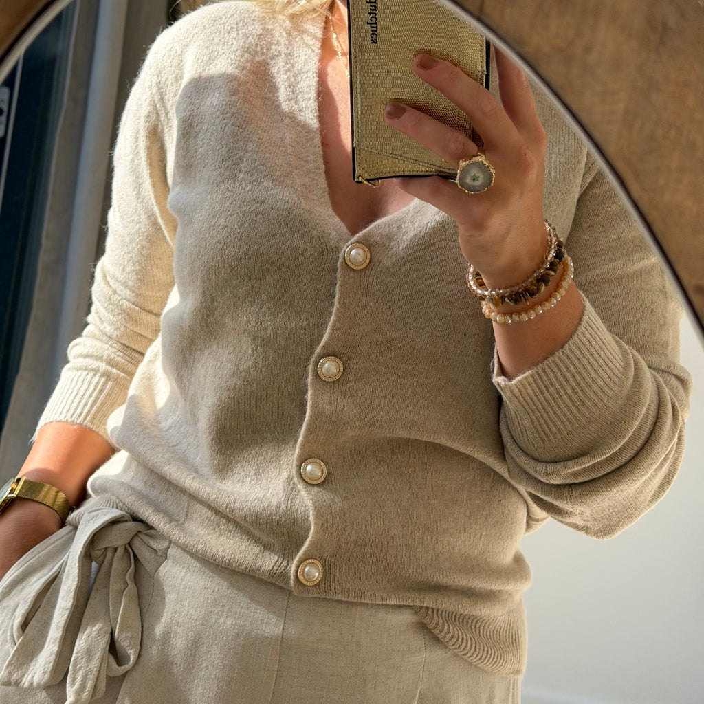 Beige vest met parel knopen