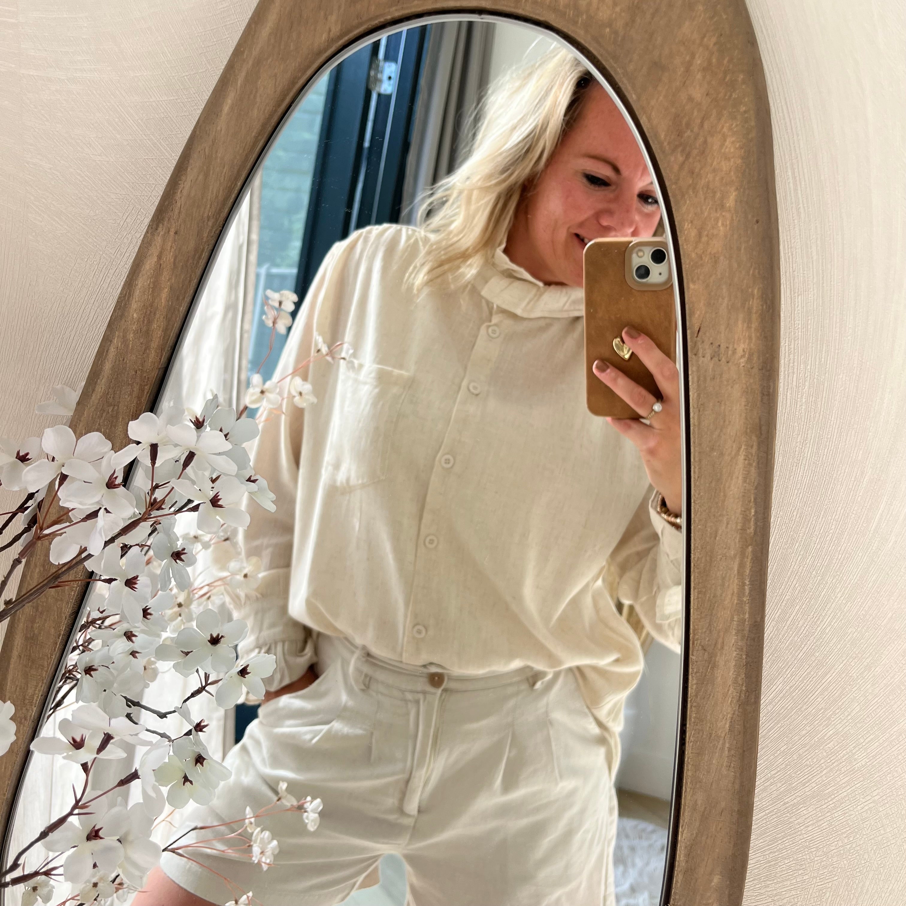 Linnen blouse met ruffel kraag
