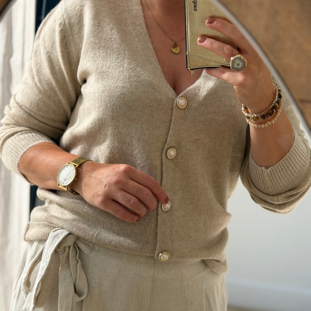 Beige vest met parel knopen