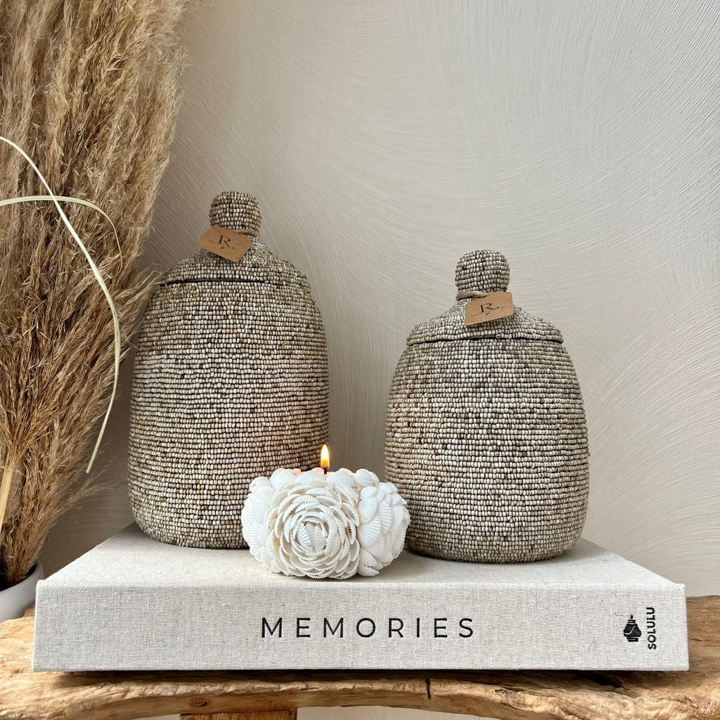 houten pot met beige  kralen