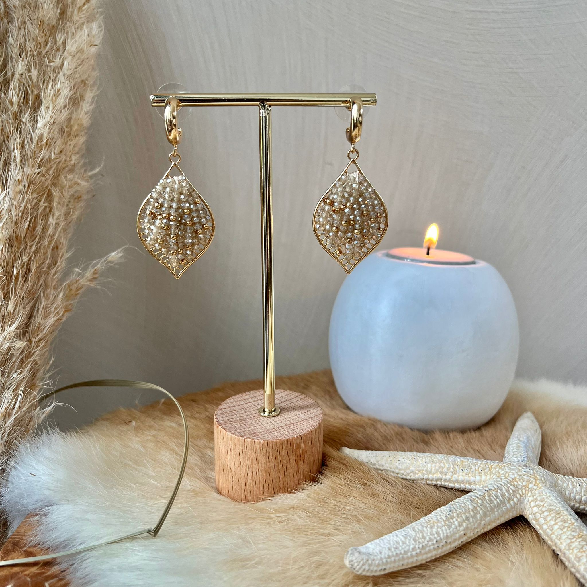 Druppel oorbellen beige